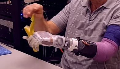 Luke Arm, la extremidad robótica que ofrece ayuda a personas mutilada