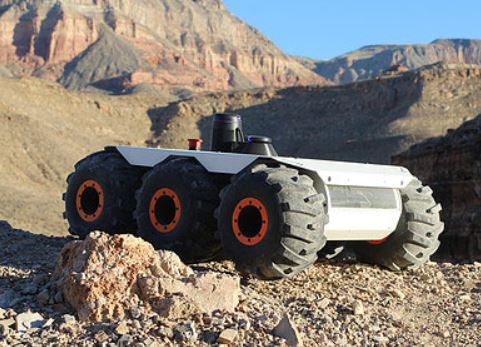 Robot explorador M6 UGV a disposición de la industria y del ejército